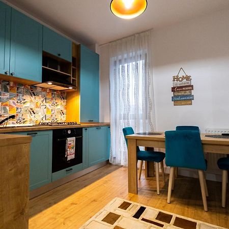 Lighthouse Central Apt With Unique Views Of The Fortress, Free Parking, 5 Min By Car From The Old Town Lägenhet Braşov Exteriör bild