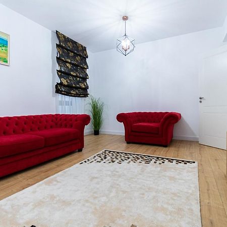 Lighthouse Central Apt With Unique Views Of The Fortress, Free Parking, 5 Min By Car From The Old Town Lägenhet Braşov Exteriör bild