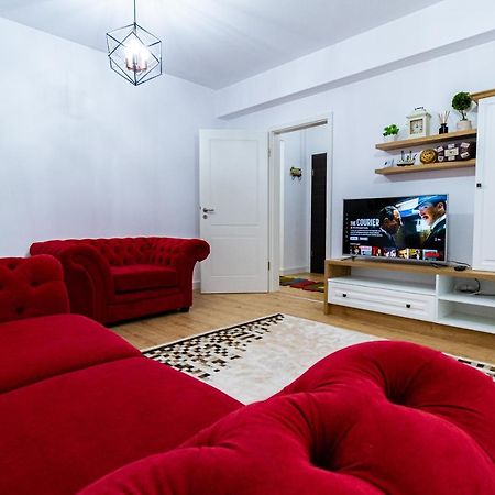 Lighthouse Central Apt With Unique Views Of The Fortress, Free Parking, 5 Min By Car From The Old Town Lägenhet Braşov Exteriör bild