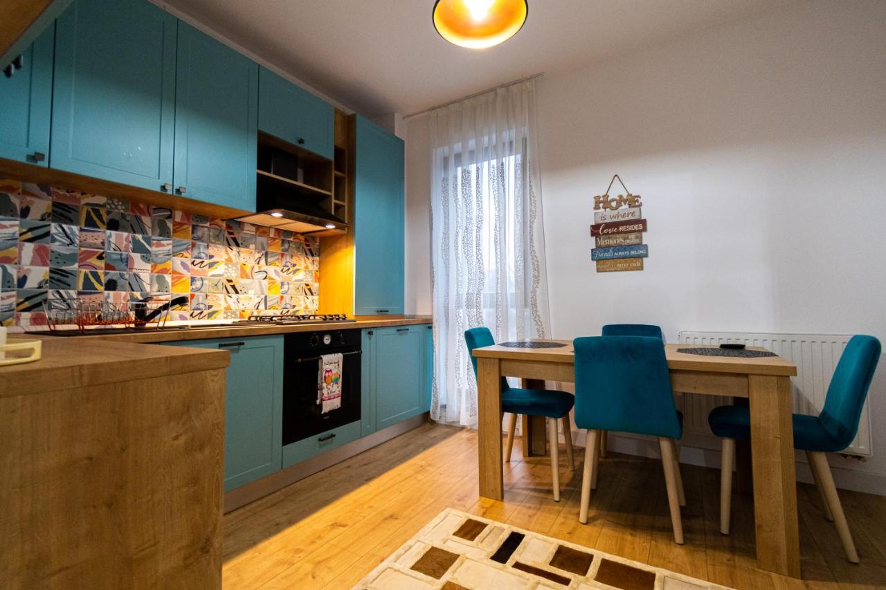 Lighthouse Central Apt With Unique Views Of The Fortress, Free Parking, 5 Min By Car From The Old Town Lägenhet Braşov Exteriör bild