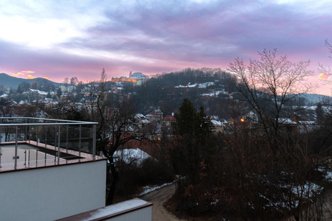 Lighthouse Central Apt With Unique Views Of The Fortress, Free Parking, 5 Min By Car From The Old Town Lägenhet Braşov Exteriör bild